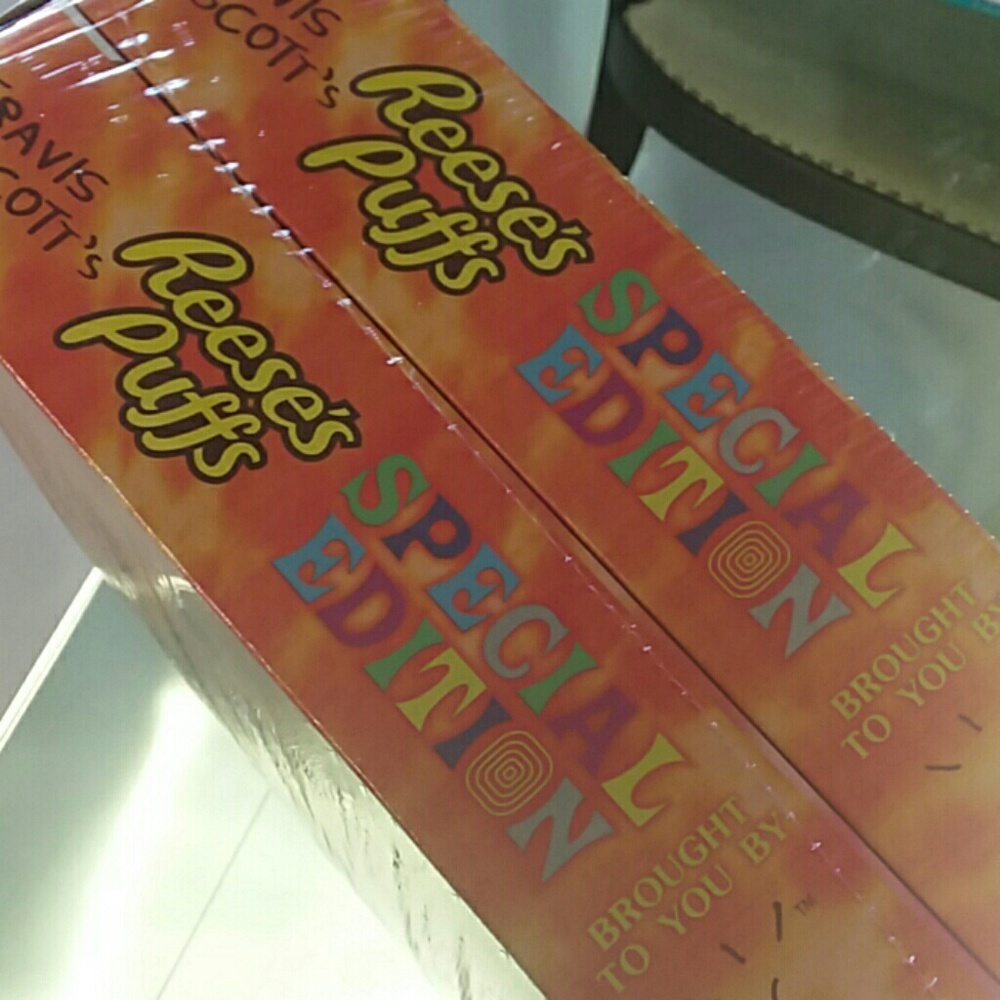 Travis Scott Reese's Puffs - Picture 2 of 4
